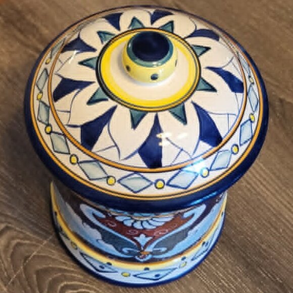 Chino Fine Quality Cookie Jar - Picture 4 of 9